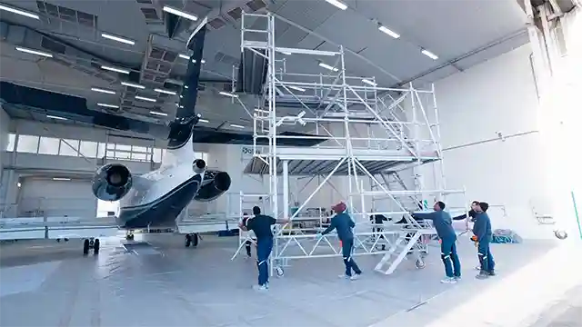 equipe peinture avion